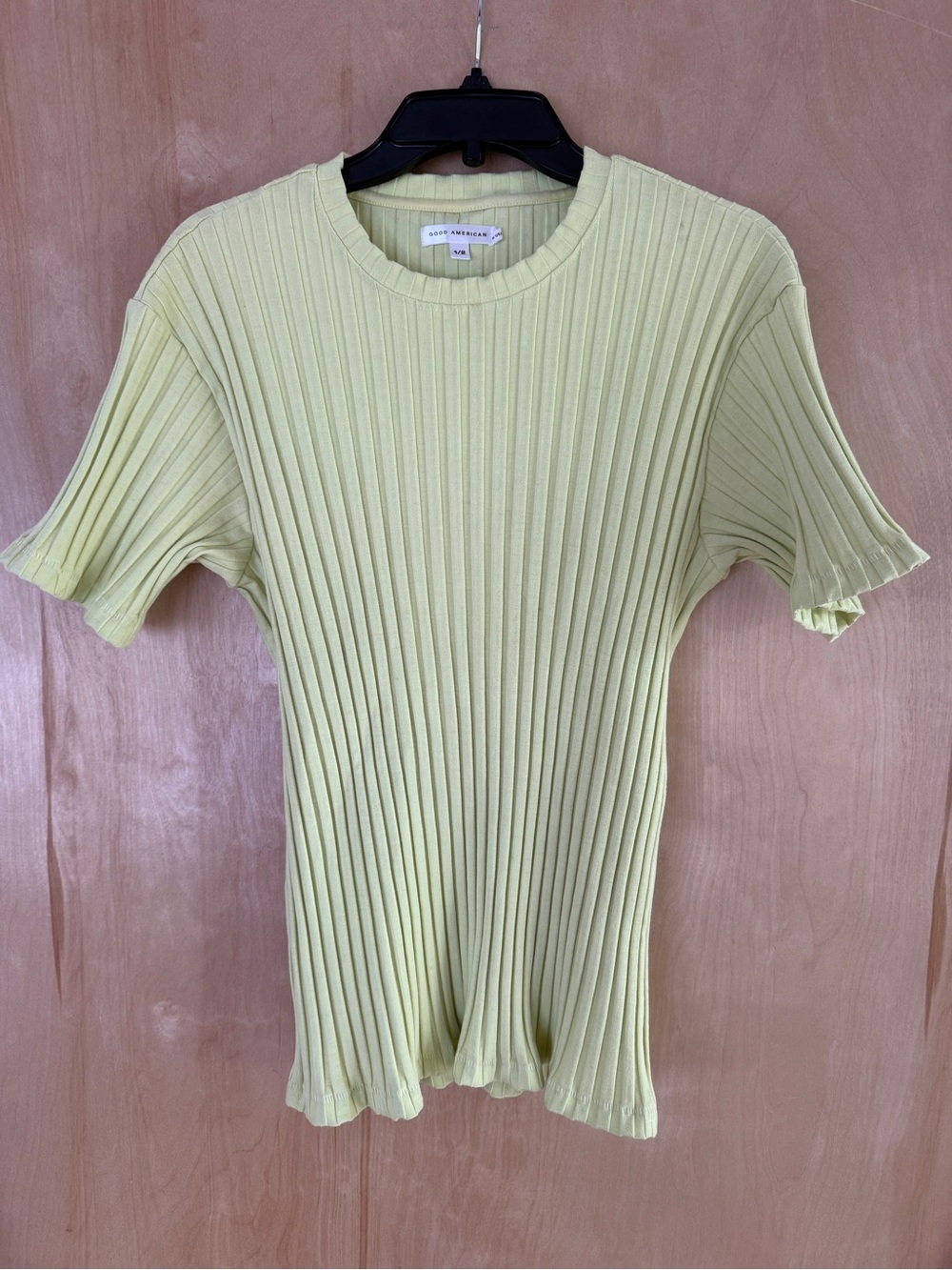 Good American Essential Rib Baby Tee – Neon Lime - Picture 3 of 14